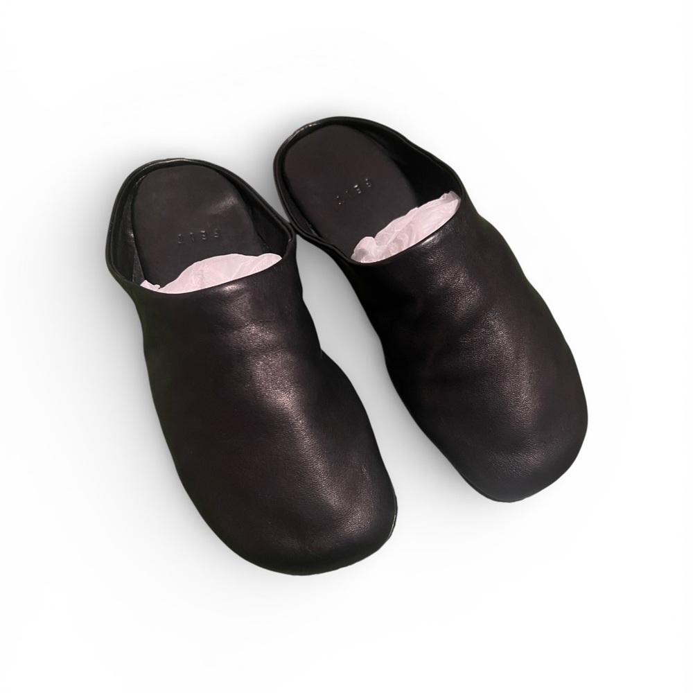 New in Box FEIT leather Indoor slipper Size 35 / 5. Soft Leather and Suede